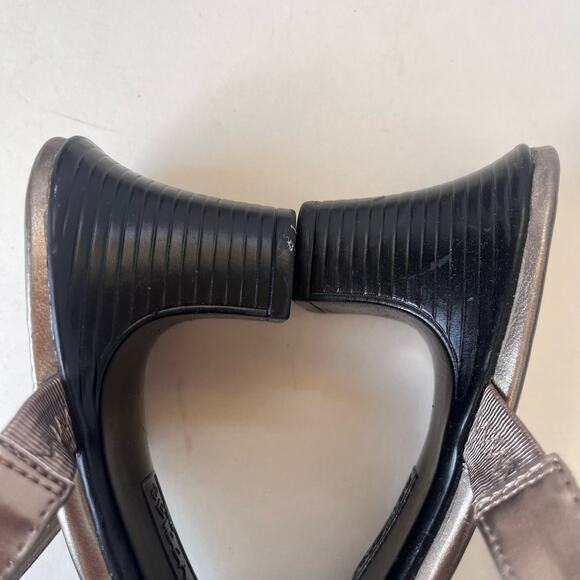 SBICCA of Colifornia Goldie Metallic Strappy Heeled Sandals Size 7.5W Flowers - Picture 7 of 14